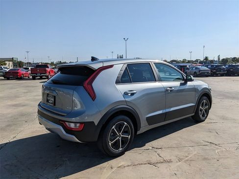 Certified 2025 Kia Niro LX image 9