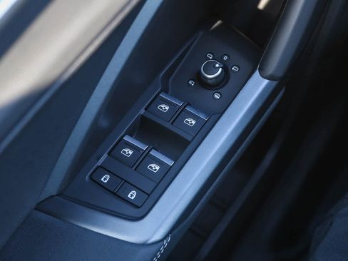 New 2025 Audi Q3 2.0T Premium image 36