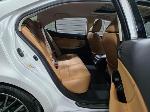 Used 2018 Lexus IS 300 w/ Comfort Package RWD image 16