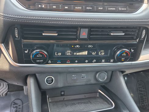 Used 2021 Nissan Rogue Platinum FWD image 29