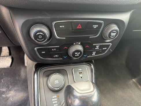 Used 2018 Jeep Compass Limited AWD/4WD image 14