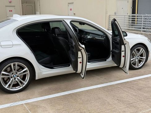 Used 2014 BMW 750Li image 19