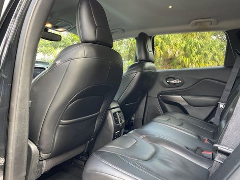 Used 2019 Jeep Cherokee Limited image 15