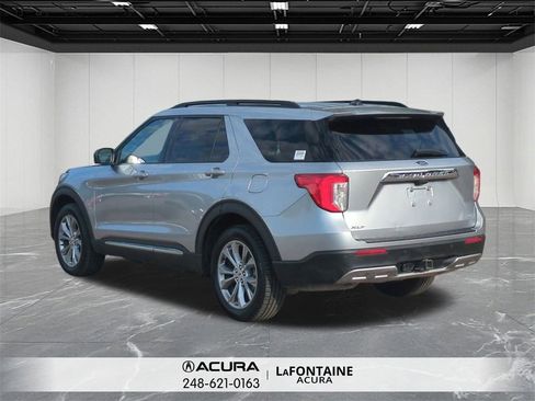 Used 2022 Ford Explorer XLT w/ Equipment Group 202A image 6