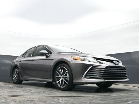 Used 2024 Toyota Camry XLE FWD image 38