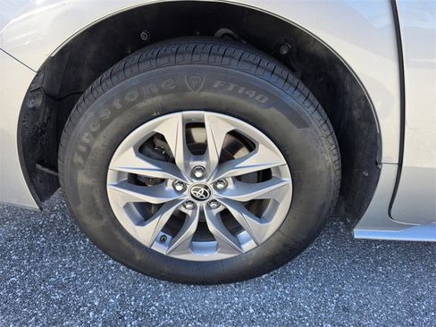 Used 2022 Toyota Sienna LE image 18