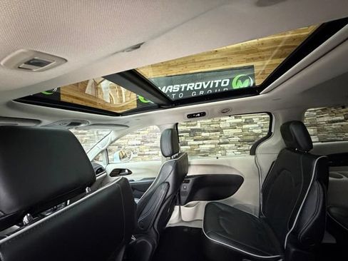Used 2022 Chrysler Pacifica Limited FWD image 26