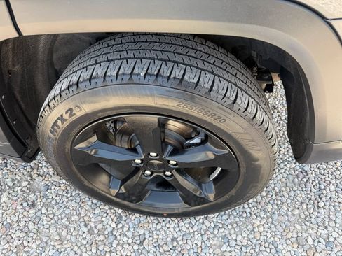 Used 2023 Jeep Grand Cherokee Altitude AWD/4WD image 35