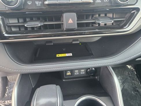Used 2023 Toyota Highlander XLE image 17