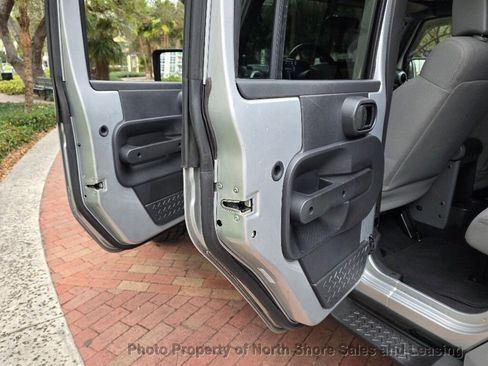 Used 2008 Jeep Wrangler Unlimited Sahara w/ Dual Top Group image 35