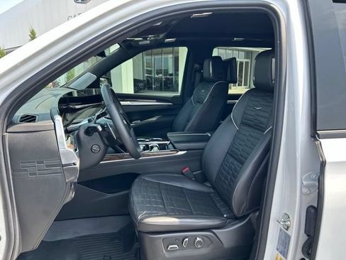 Certified 2025 Cadillac Escalade Sport Platinum w/ LPO, ONYX Package AWD/4WD image 16