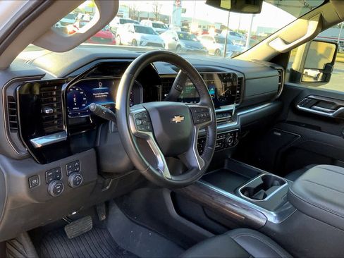 Used 2024 Chevrolet Silverado 2500 LTZ w/ LTZ Convenience Package image 17