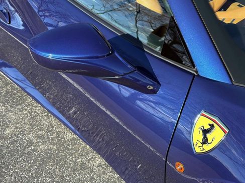 Used 2017 Ferrari 488 Spider image 15