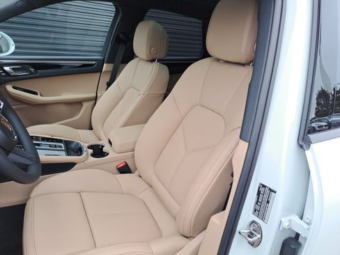 Used 2026 Porsche Macan AWD/4WD image 5