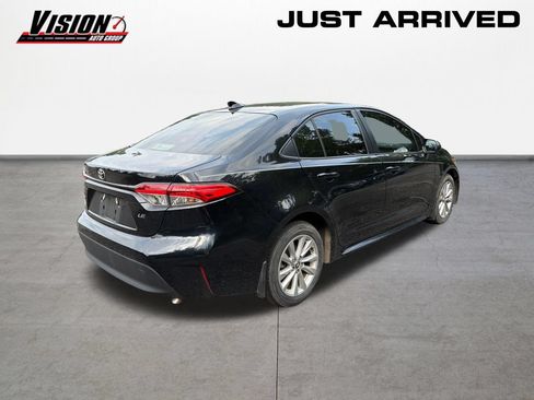 Used 2023 Toyota Corolla LE w/ LE Premium Package FWD image 5
