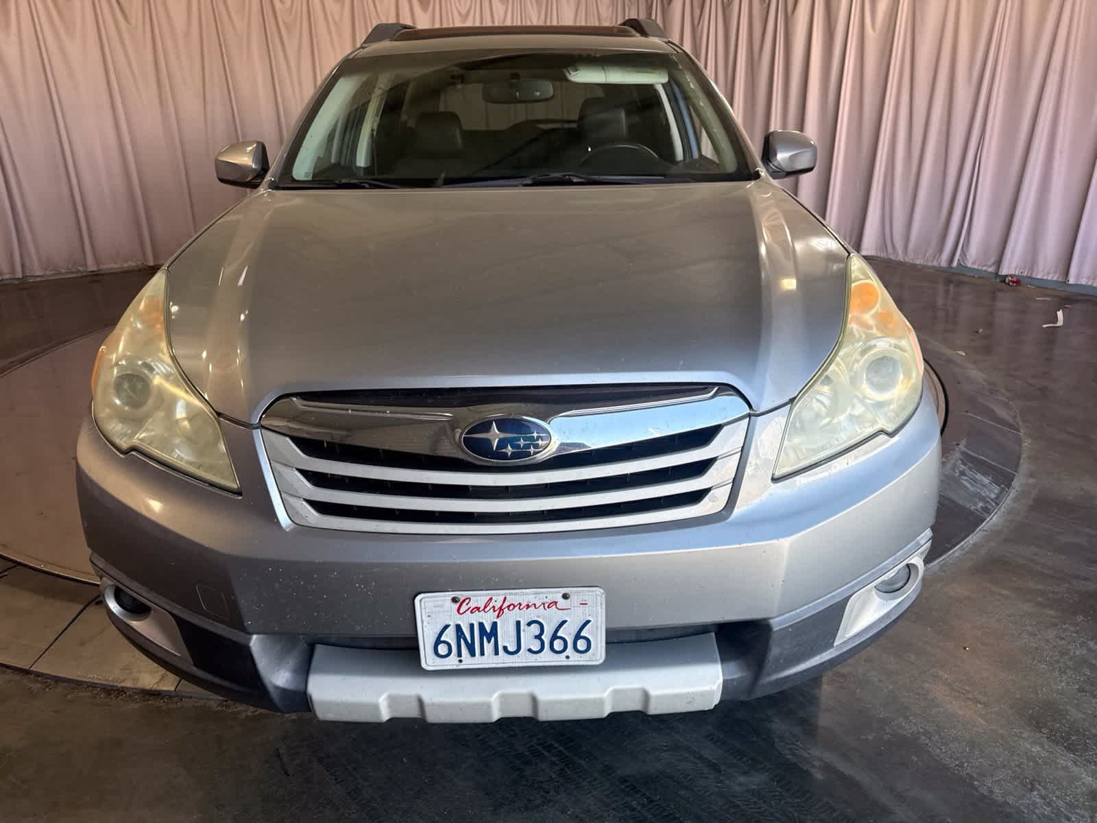 Used 2011 Subaru Outback 2.5i Limited w/ PWR Moonroof Pkg AWD/4WD image 2