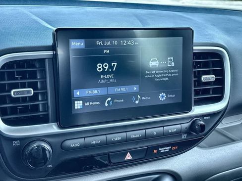 Used 2025 Hyundai Venue SEL FWD image 18