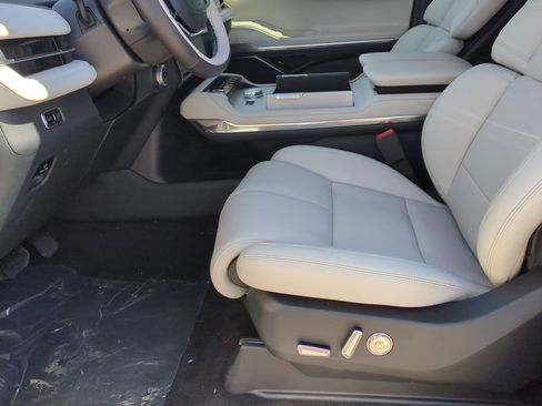 New 2026 Lincoln Navigator Premiere image 11