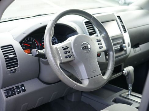 Used 2019 Nissan Frontier SV image 11