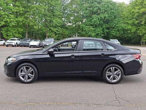 Used 2022 Volkswagen Jetta SE w/ Panoramic Sunroof Package FWD image 6