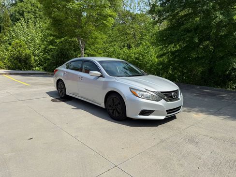Used 2016 Nissan Altima 2.5 S w/ Power Driver Seat Package image 9