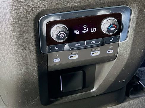 Used 2022 Chevrolet Suburban RST w/ Luxury Package AWD/4WD image 27