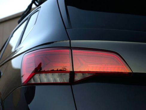 Used 2022 Volkswagen Taos SE image 35