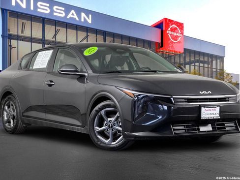 Used 2025 Kia K4 FWD image 1