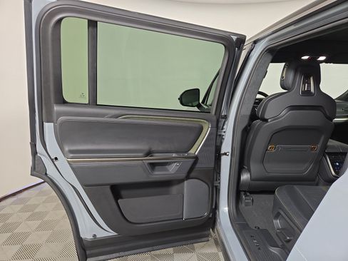 Used 2025 Rivian R1S Adventure Dual AWD/4WD image 17
