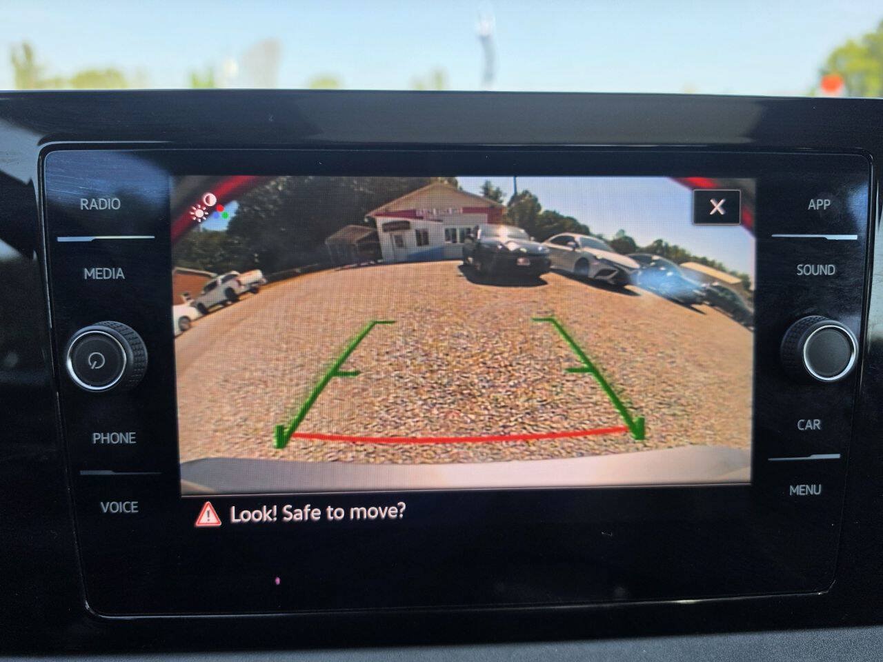 Used 2025 Volkswagen Jetta SE FWD image 14