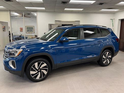 Used 2026 Volkswagen Atlas SE image 2