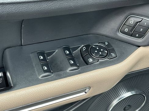 Used 2023 Ford Expedition Limited image 12