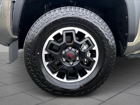 Used 2025 Toyota Tacoma TRD Off-Road image 11