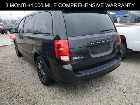 Used 2017 Dodge Grand Caravan SE image 3