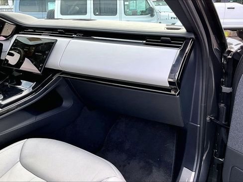 Used 2025 Land Rover Range Rover Sport Dynamic SE image 16