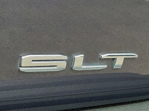 Used 2024 GMC Yukon XL SLT w/ SLT Luxury Package AWD/4WD image 9