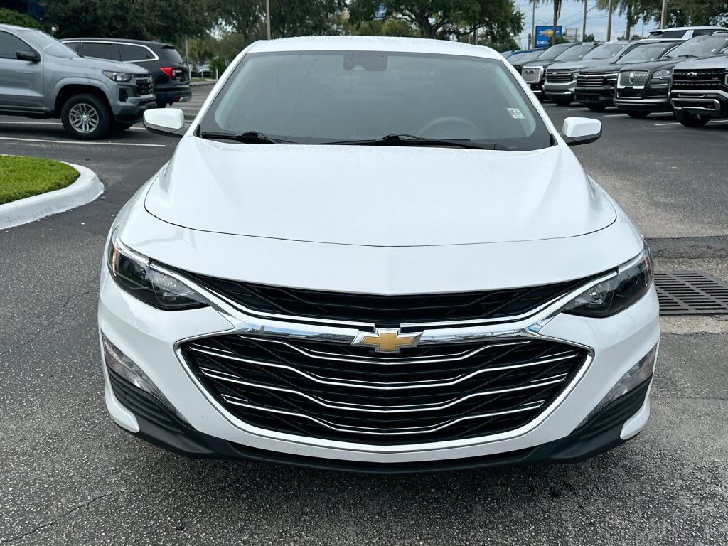 Used 2024 Chevrolet Malibu LT FWD image 2