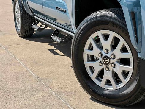 Certified 2026 Toyota Tacoma SR5 AWD/4WD image 9