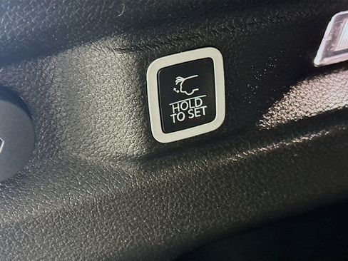 Used 2023 Jeep Grand Cherokee L Limited AWD/4WD image 32