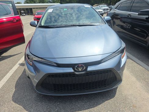 Used 2021 Toyota Corolla LE FWD image 2