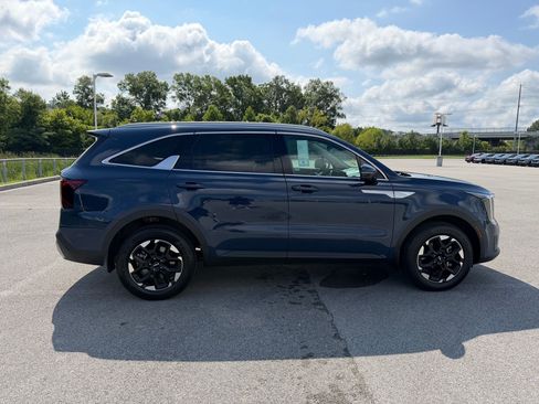 Used 2025 Kia Sorento S AWD/4WD image 8