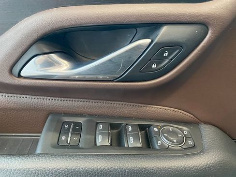 Used 2021 GMC Yukon Denali w/ Denali Premium Package image 12