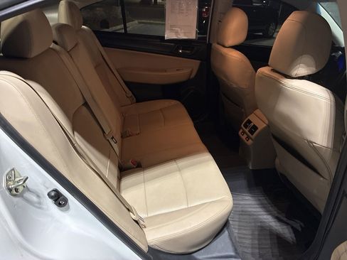 Used 2017 Subaru Legacy 2.5i Limited image 9