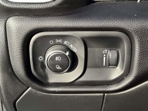 Used 2024 RAM 2500 Big Horn w/ Sport Appearance Package image 27