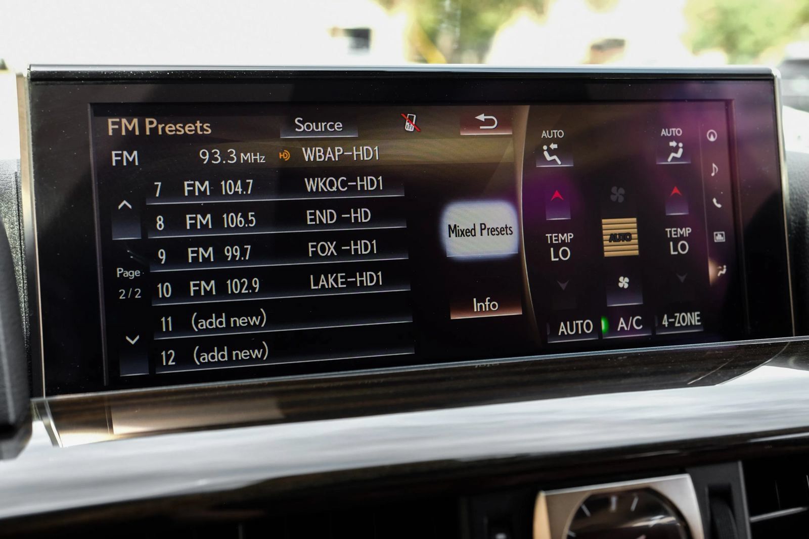 Used 2021 Lexus LX 570 4WD w/ Luxury Package image 26