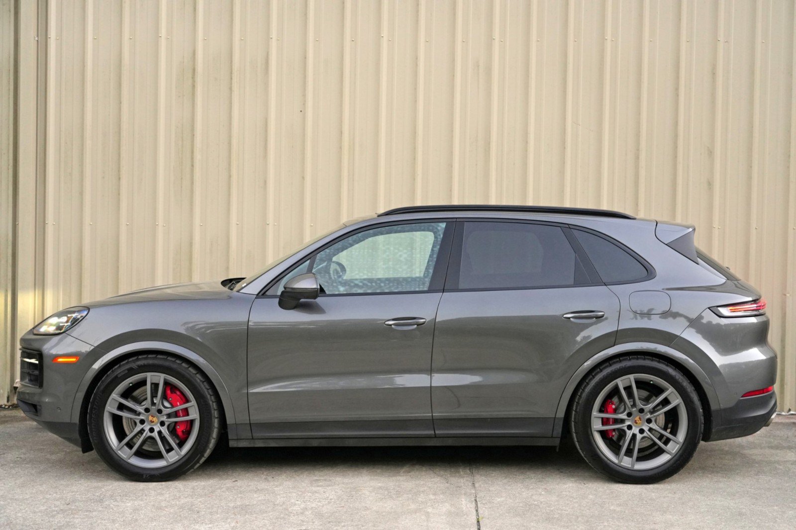 Used 2024 Porsche Cayenne S w/ Premium Package Plus AWD/4WD image 53