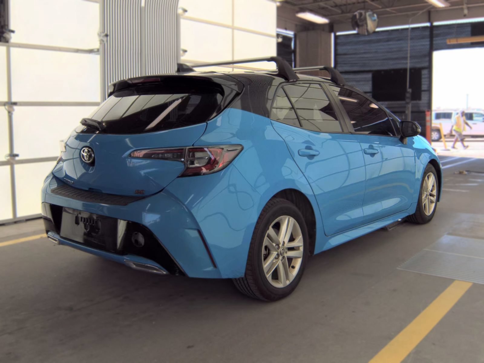 Used 2021 Toyota Corolla SE w/ Carpet Mat Package (TMS) FWD image 2