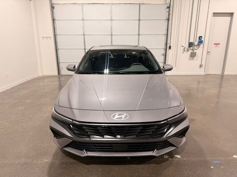Used 2025 Hyundai Elantra SEL image 2