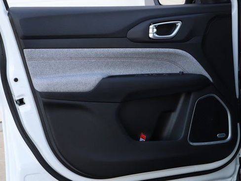 New 2024 Jeep Compass Latitude w/ Sun and Sound Group image 14