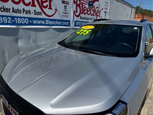 Used 2022 GMC Terrain SLE w/ Driver Convenience Package image 9